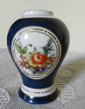 Vase aus Porzellan - weißes Porzellan - Royal Austria - 1930