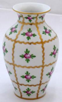 Vase mit Rosen und goldenen Gittern - Herend, Unga Vase mit Rosen und goldenen Gittern - Herend, Unga