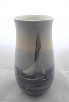 Vase mit einem Segelschiff auf See - Bing & Gronda Vase mit einem Segelschiff auf See - Bing & Gronda
